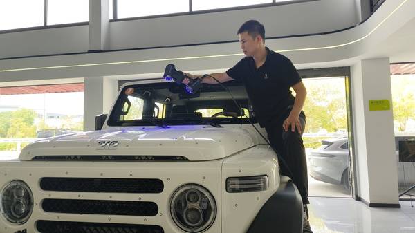 INSVISION 3D Scanner: Scanning Off-Road Vehicle Body for Modification and Reverse Engineering 1