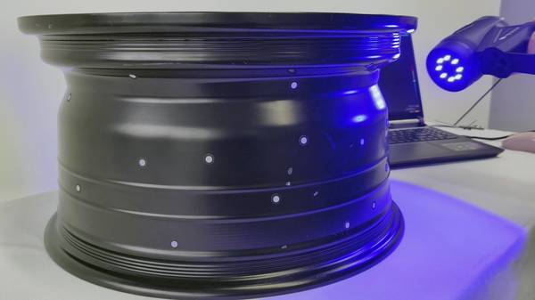 INSVISION 3D scanner scanning a car wheel hub