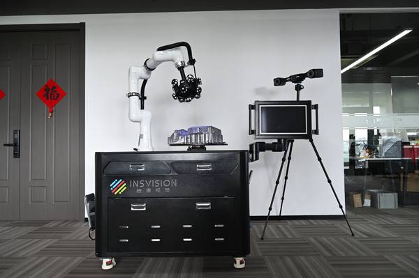 INSVISION AlphaAutoScan-400 Demonstration 1: AlphaScanAuto Working with V-track to Scan Castings