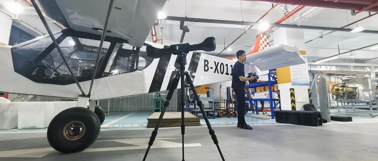 Verfolgendes 3D-Scanning tritt in das duale drahtlose Zeitalter des „sofort einsatzbereiten Scannens“ ein: INSVISION V-Track ermöglicht hochgenaue Vollprüfung von Yago-Flugzeugen