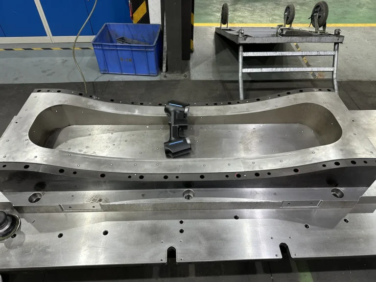 手持三维扫描仪如何啃下汽车模具检测的”硬骨头”