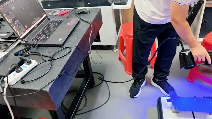 AlphaScan 汽车内饰工件三维扫描操作与建模演示视频