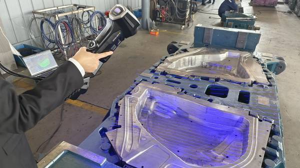 启源视觉 AlphaVista 扫描大型模具