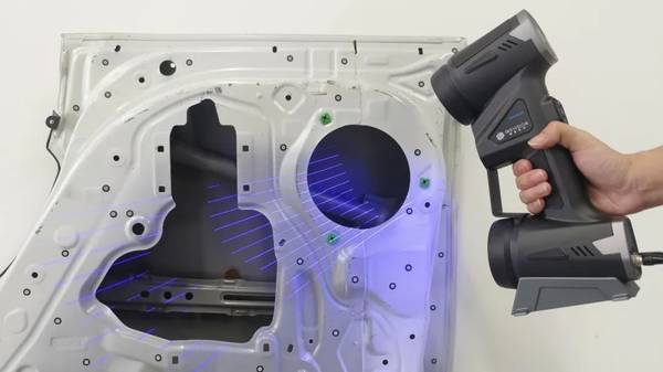 启源视觉 AlphaScan 三维扫描仪扫描汽车车门获取三维模型