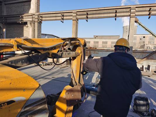 启源视觉 AlphaVista 扫描大型矿山设备 (2)