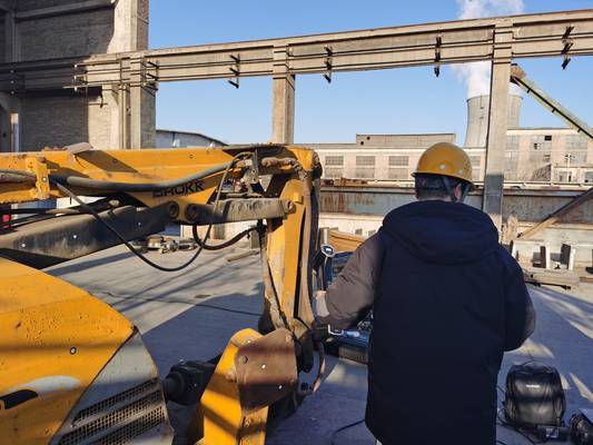 启源视觉 AlphaVista 扫描大型矿山设备