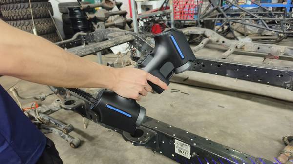 启源视觉 AlphaScan 扫描汽车底壳